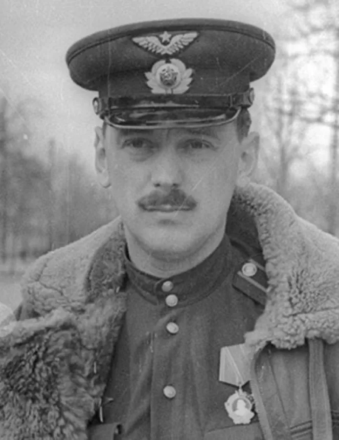 Сергей Михалков, военный корреспондент. Симферополь, 1944